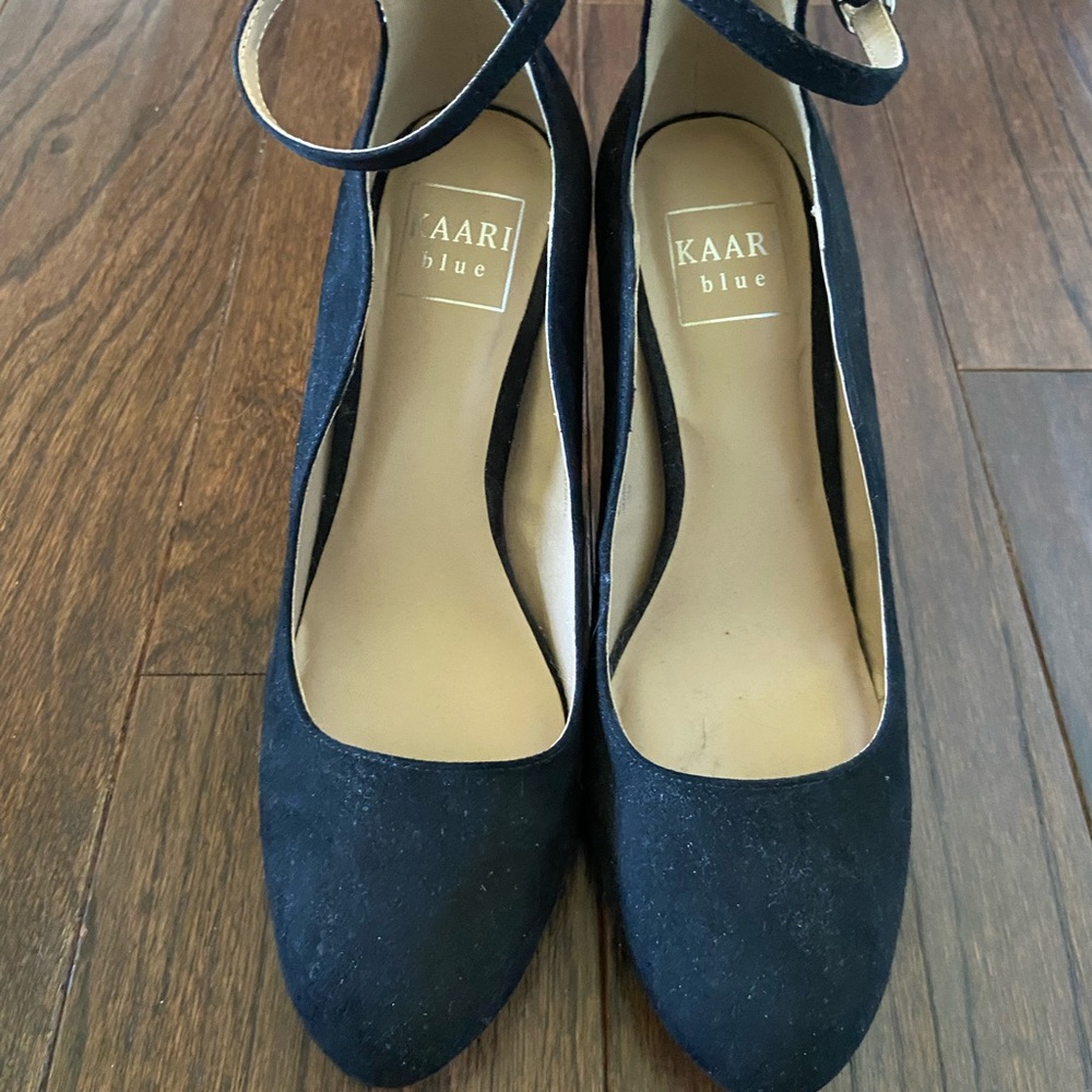Kaari Blue black heels